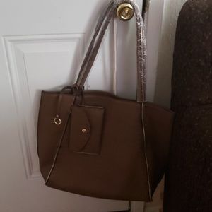 Robert Matthew purse